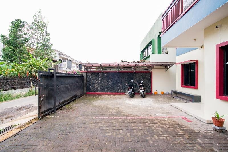 Фото Oyo 3029 Diamond Cisitu Residence Syariah