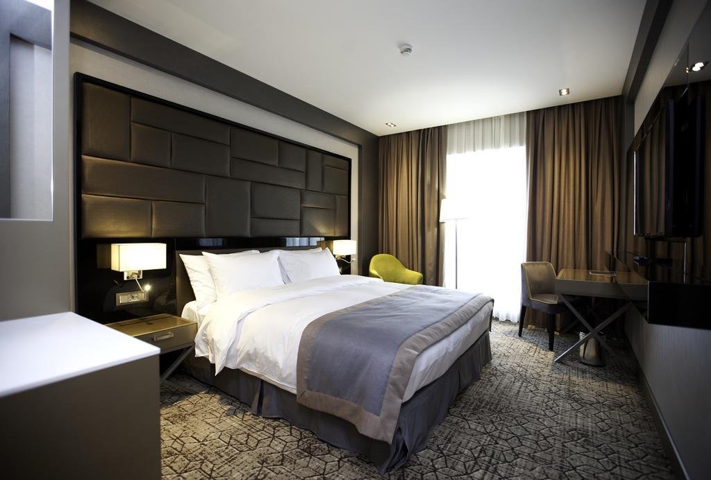 Фото Wyndham Grand Tbilisi