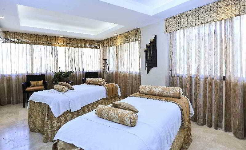 Фото Flamingo Beach Resort by Diamond Resorts