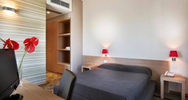 Фото Vittorio Veneto Hotel