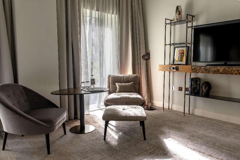 Фото Lincoln Plaza London, Curio Collection by Hilton