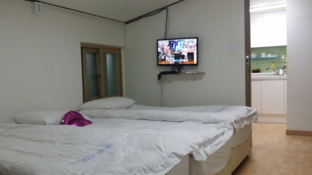 Фото Myeongdong Guesthouse