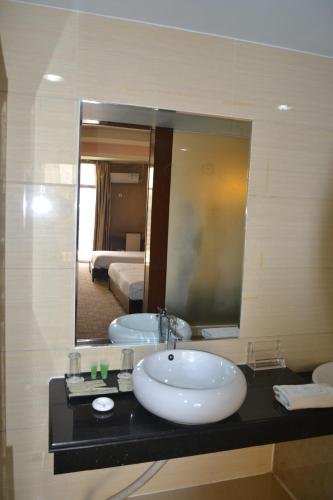 Фото Kololo Courts Hotel & Restaurant