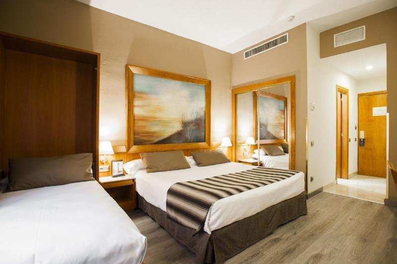 Фото Catalonia Conde de Floridablanca