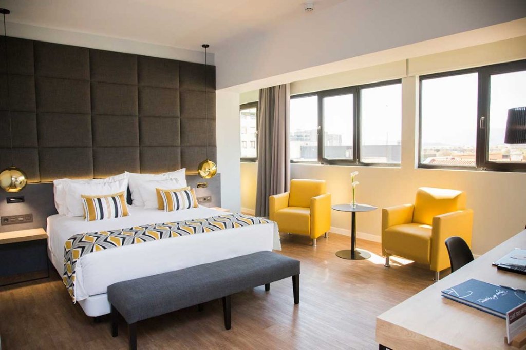 Фото Hotel Tres Reyes Pamplona