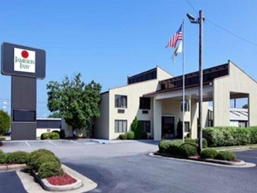 Гостиница Faremont Inn & Suites Monroe