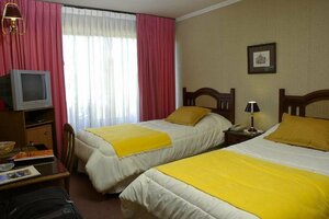 Hotel Melillanca (Región de Los Ríos, Provincia de Valdivia, Comuna de Valdivia, Сiudad de Valdivia, Avenida Alemania), hotel