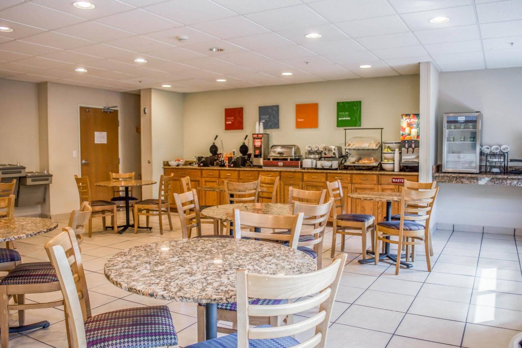 Фото Comfort Inn Fort Myers Northeast