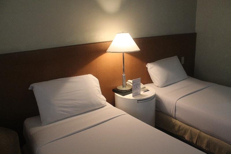 Фото The Pearl Manila Hotel