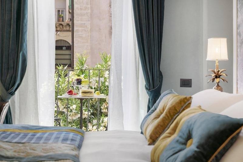 Фото Relais Antica Badia San Maurizio 1619