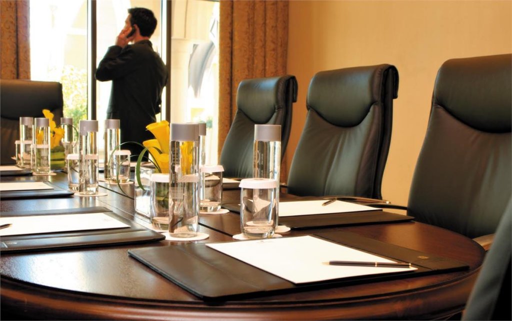 Фото Shangri-La Hotel Apartments Qaryat Al Beri