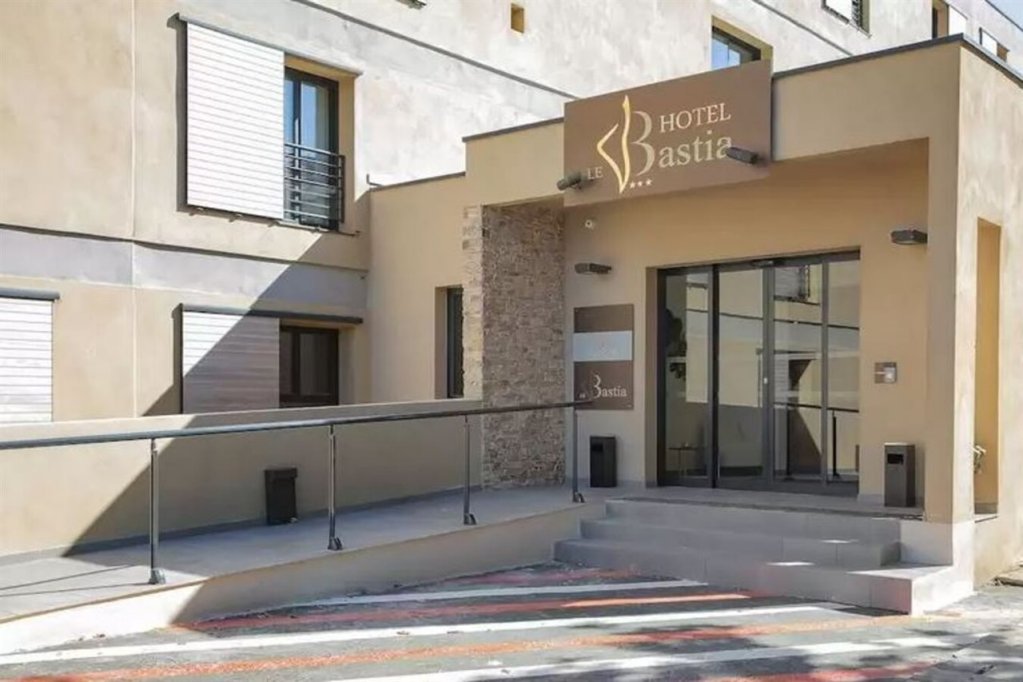 Фото Adonis Le Bastia