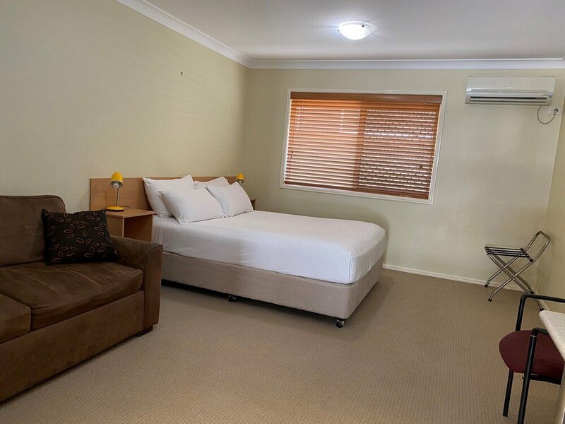 Гостиница Country Roads Motor Inn Gayndah Qld
