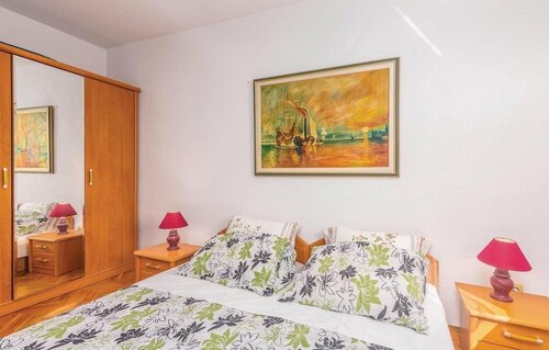 Жильё посуточно Nice Apartment in Malinska With Wifi and 2 Bedrooms