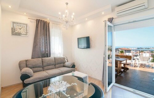 Жильё посуточно Nice Apartment in Podstrana With 1 Bedrooms and Wifi