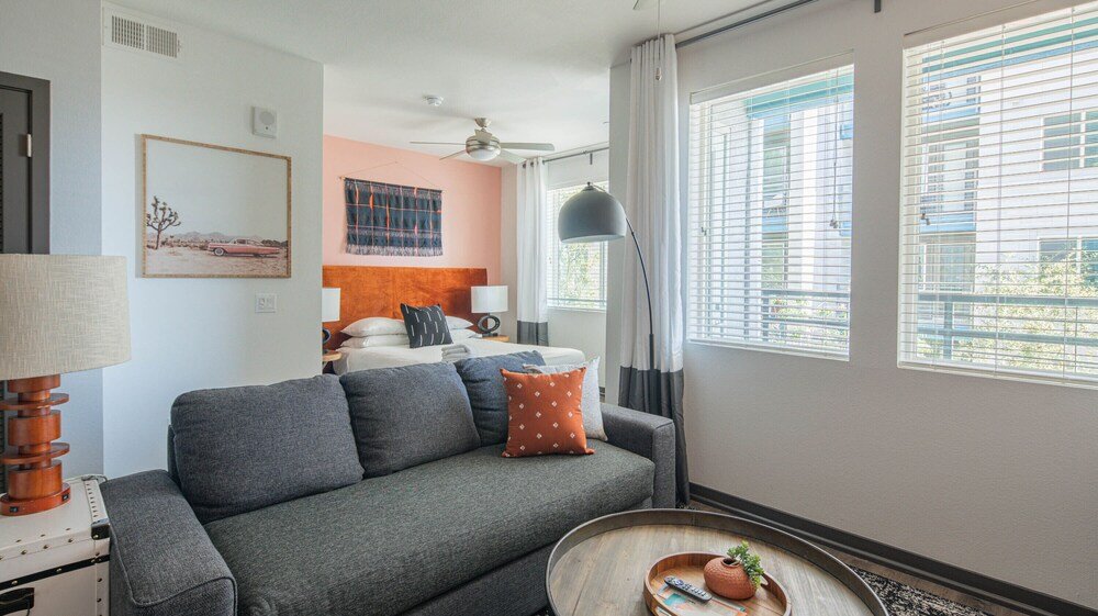 Фото Luxe Tempe Apartments by WanderJaunt