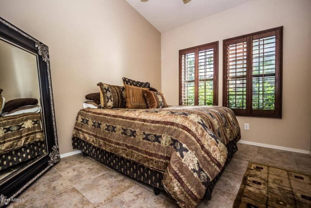 Фото Luxury Scottsdale Home W/pool and Hot Tub!