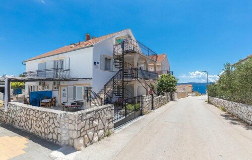 Гостиница Beautiful Home in Okrug Gornji With Wifi, 2 Bedrooms and Outdoor Swimming Pool