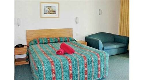 Гостиница Colonial Court Motor Inn в Новом Южном Уэльсе