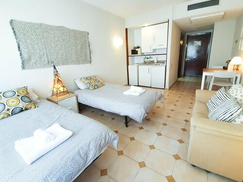 Гостиница Apartamentos Resitur в Севилье