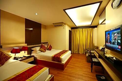 Фото Hotel Shwe Gone Daing