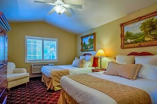 Фото Grass Valley Courtyard Suites