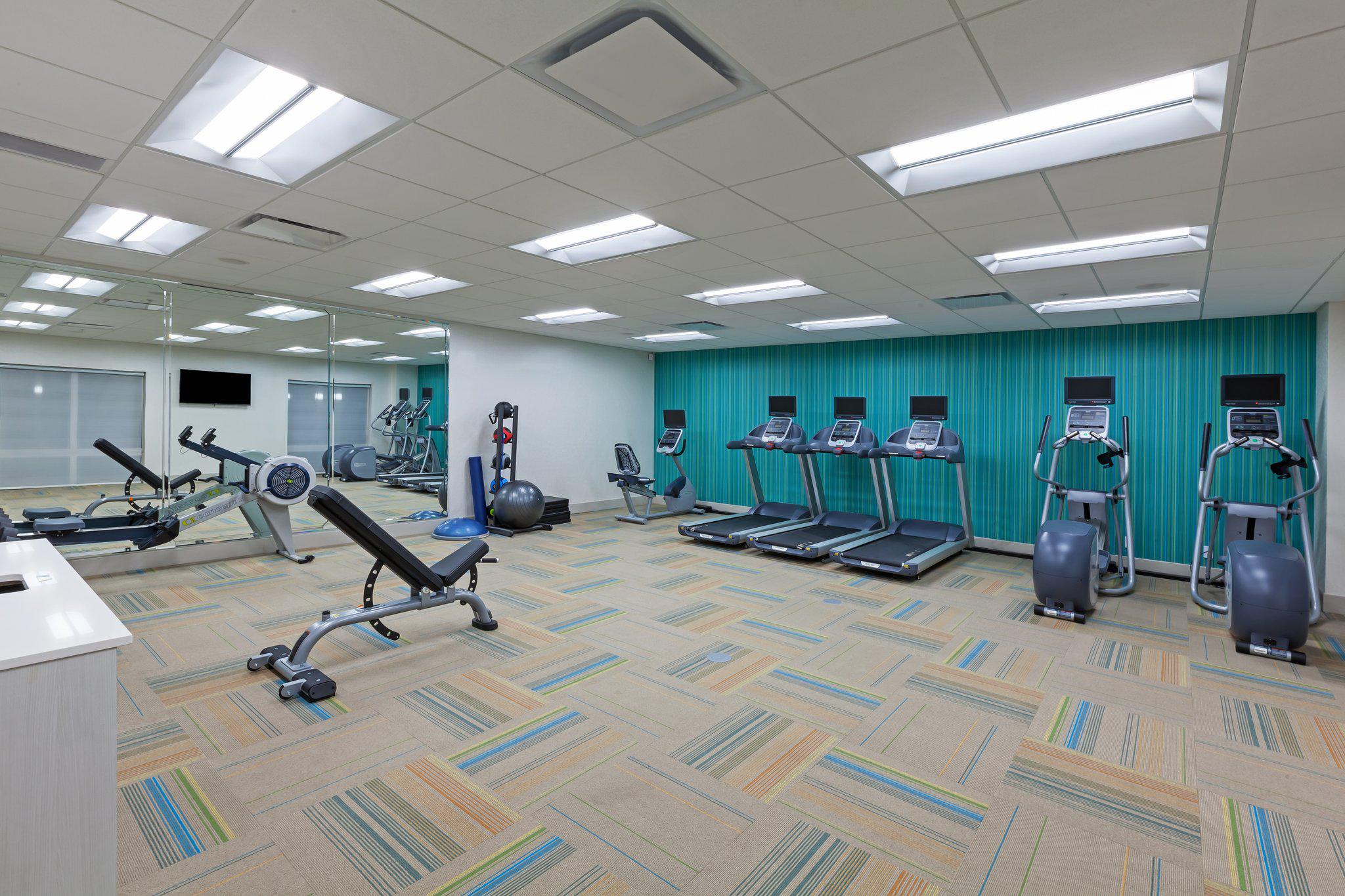 Фото Holiday Inn Express & Suites Tulsa South - Woodland Hills, an Ihg Hotel