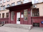 Здесь с 1967 по 1983 гг. работал ректором участник Великой Отечественной войны, Почетный гражданин города Новокузнецка Р.Л. Яворский (Пионерский просп., 13), мемориальная доска, закладной камень в Новокузнецке