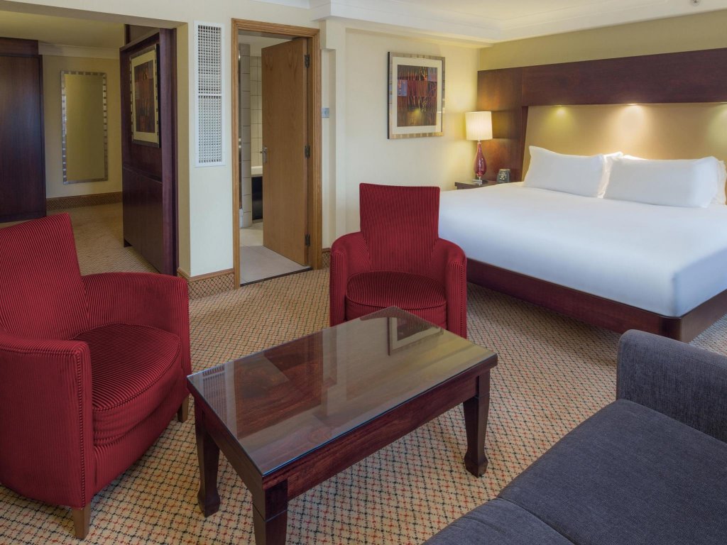 Фото DoubleTree by Hilton Bath