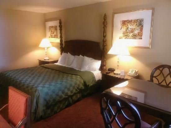 Фото Days Inn by Wyndham Kingman East