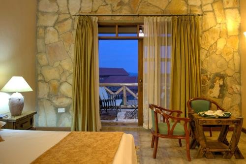 Фото Mountains of the Moon Hotel