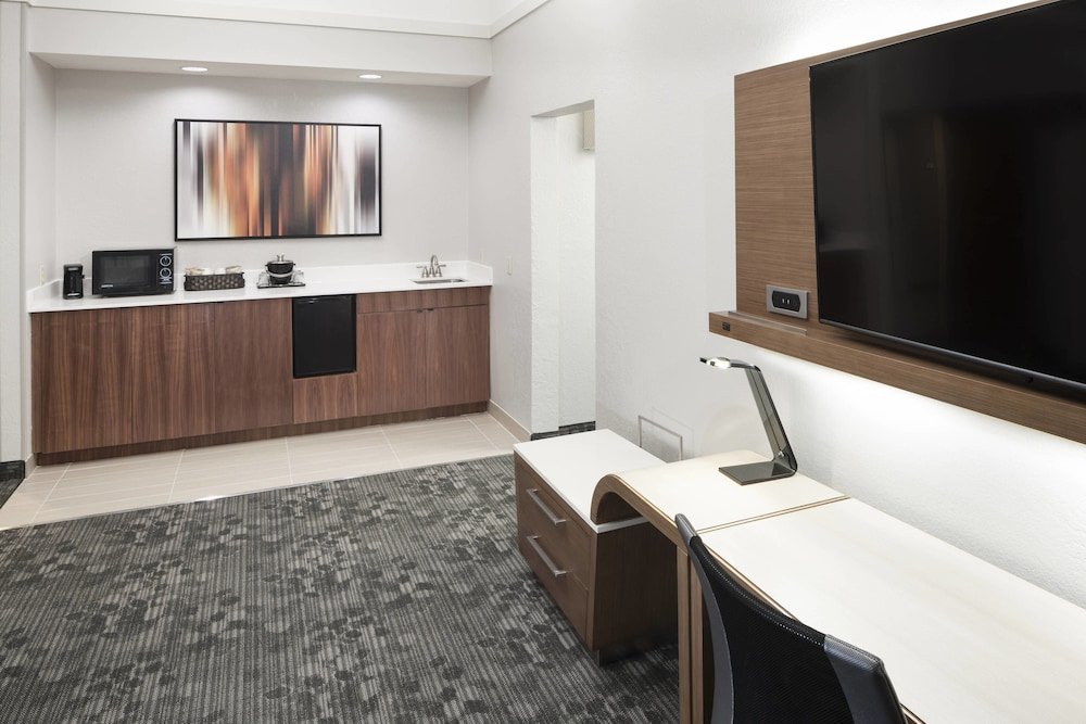 Фото Courtyard by Marriott Pensacola