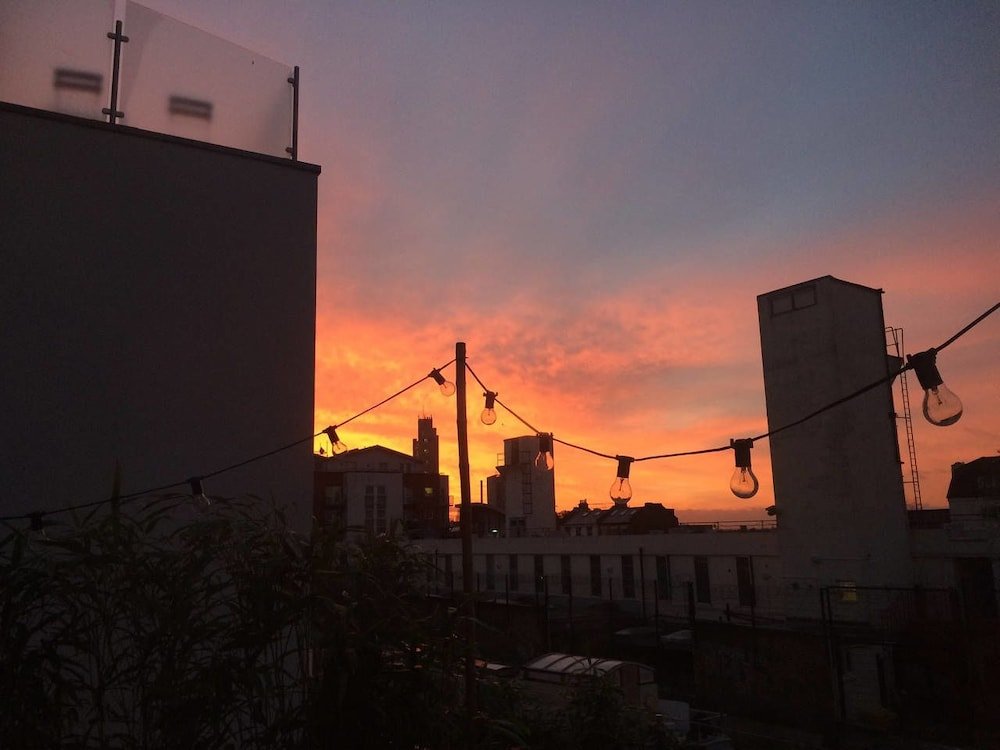 Фото Beautiful Canalside 1-bedroom Flat With Terrace