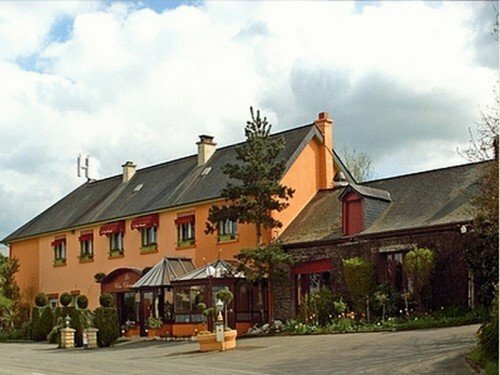 Гостиница Logis Le Clos Champel в Сессон-Севинье