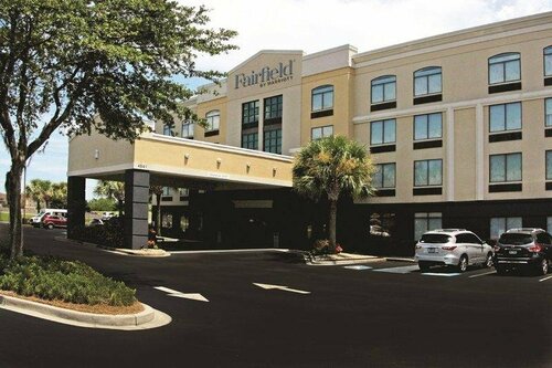 Гостиница Fairfield Inn & Suites by Marriott Charleston Airport/Conven в Норт-Чарлстоне