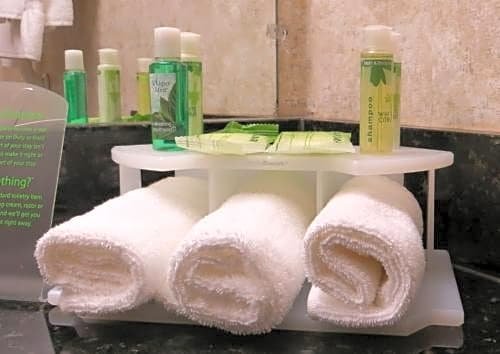 Фото Holiday Inn Express & Suites Wichita Airport, an Ihg Hotel