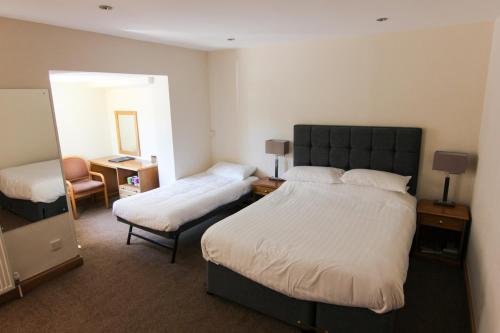 Фото St Davids Cross Hotel