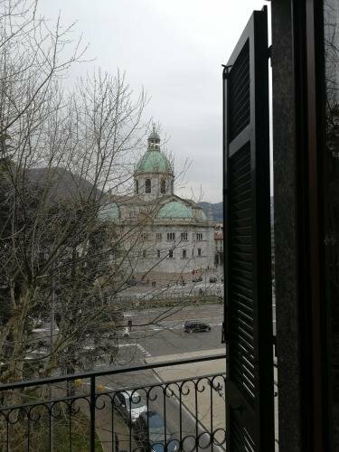 Гостиница Gira Guest House в Брунате