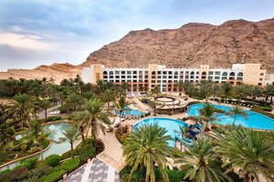 отель DoubleTree by Hilton Muscat Al Waha