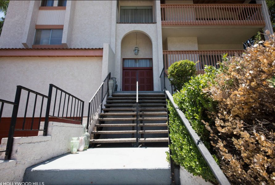 Фото Mini Mansion in Hollywood Hills