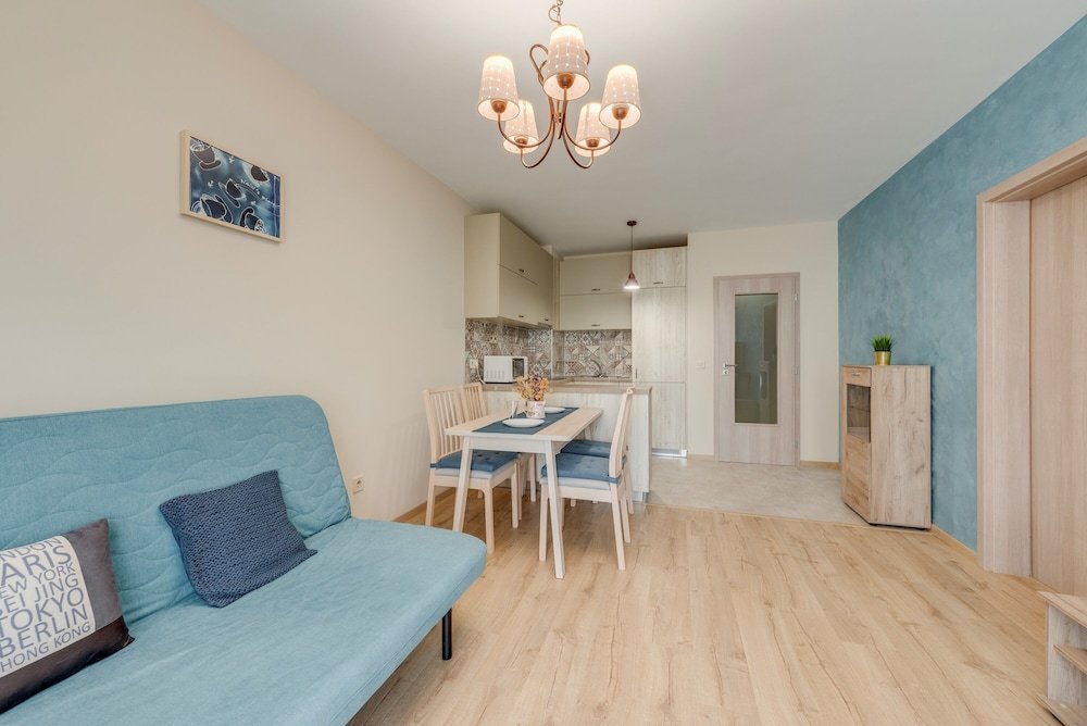 Фото Bright and Newly Refurbished Apartment Near Center