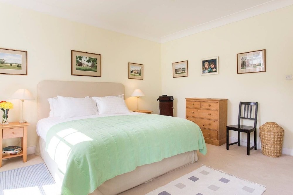 Фото Altido Luxurious 2br flat in Pimlico, near Warwick sq