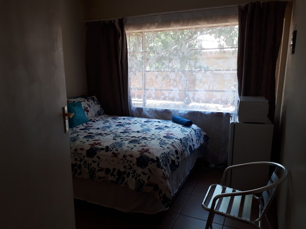 Фото Self Catering Studio Cottage