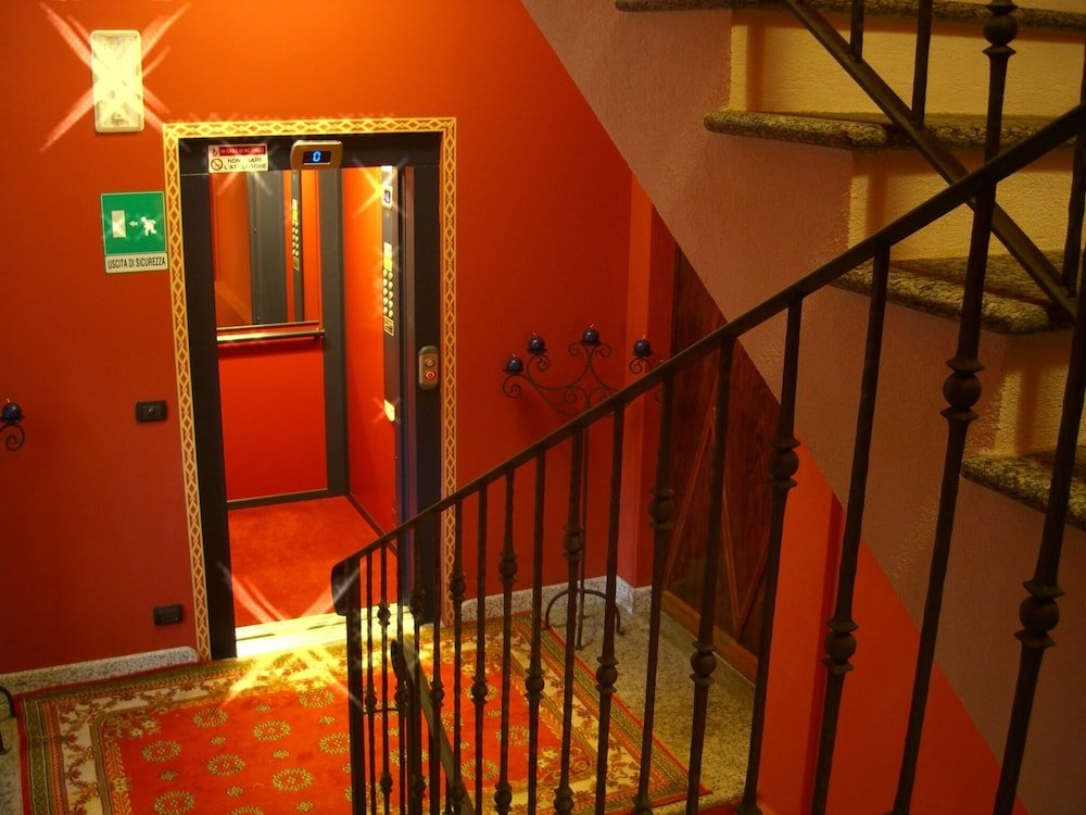 Фото Hotel Damian