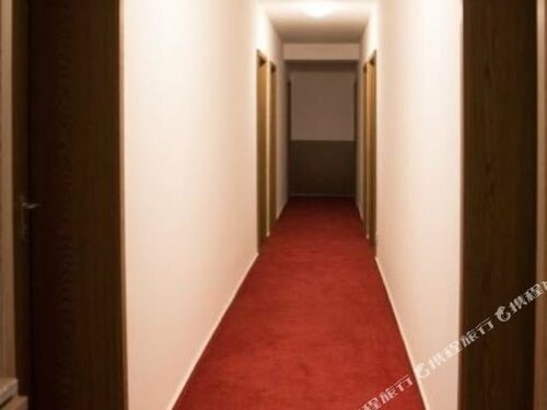 Гостиница Kirchberg Hotel в Сааре