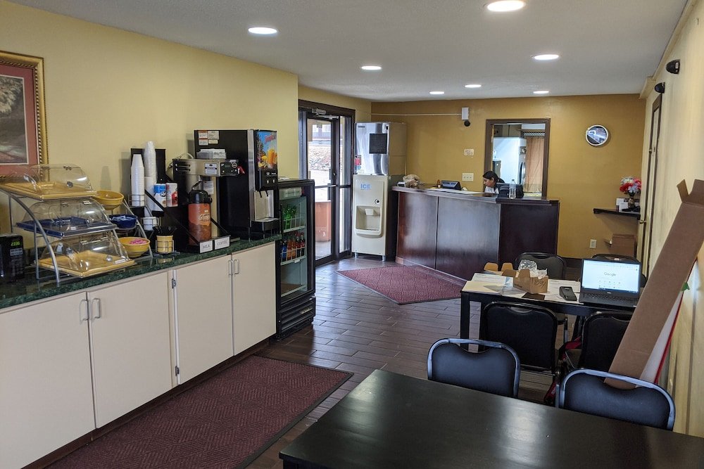 Фото Travelodge by Wyndham Richmond In