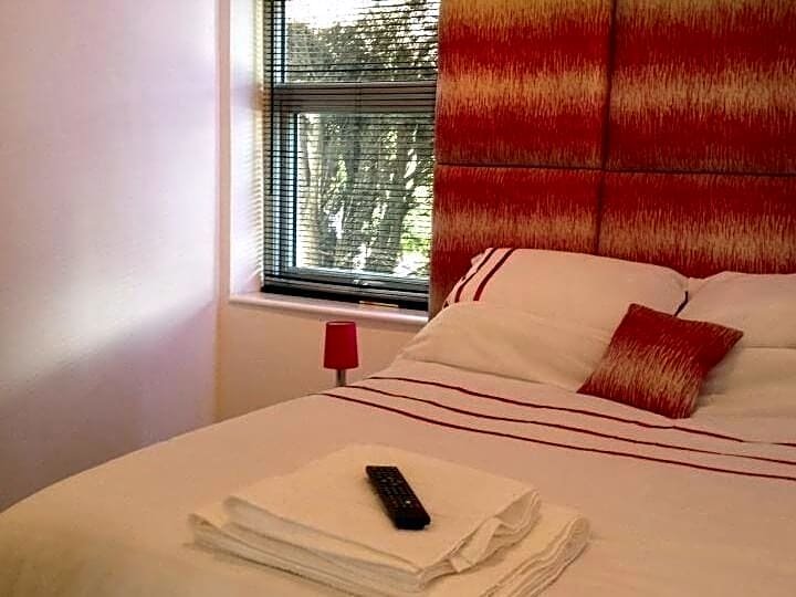 Фото Canal Cottages