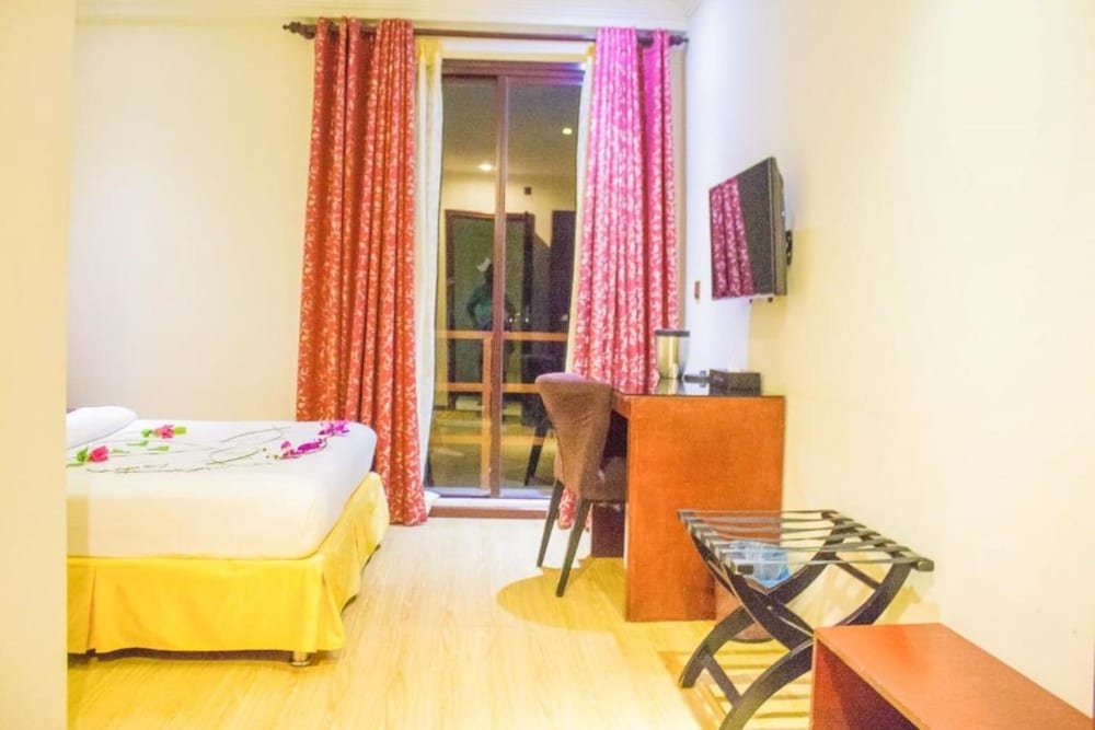 Фото Whiteshell Island Hotel & SPA