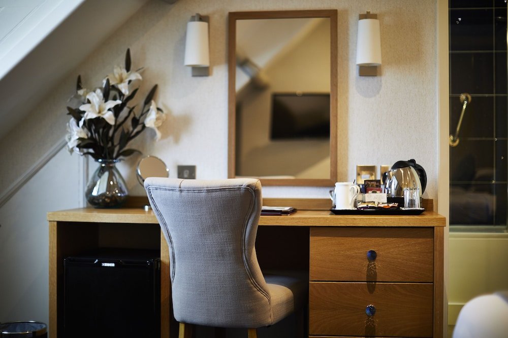 Фото  Dean Court