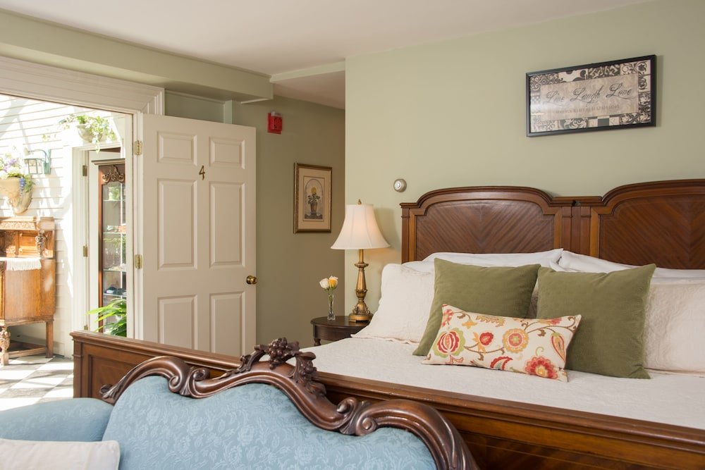 Фото Captain Farris House